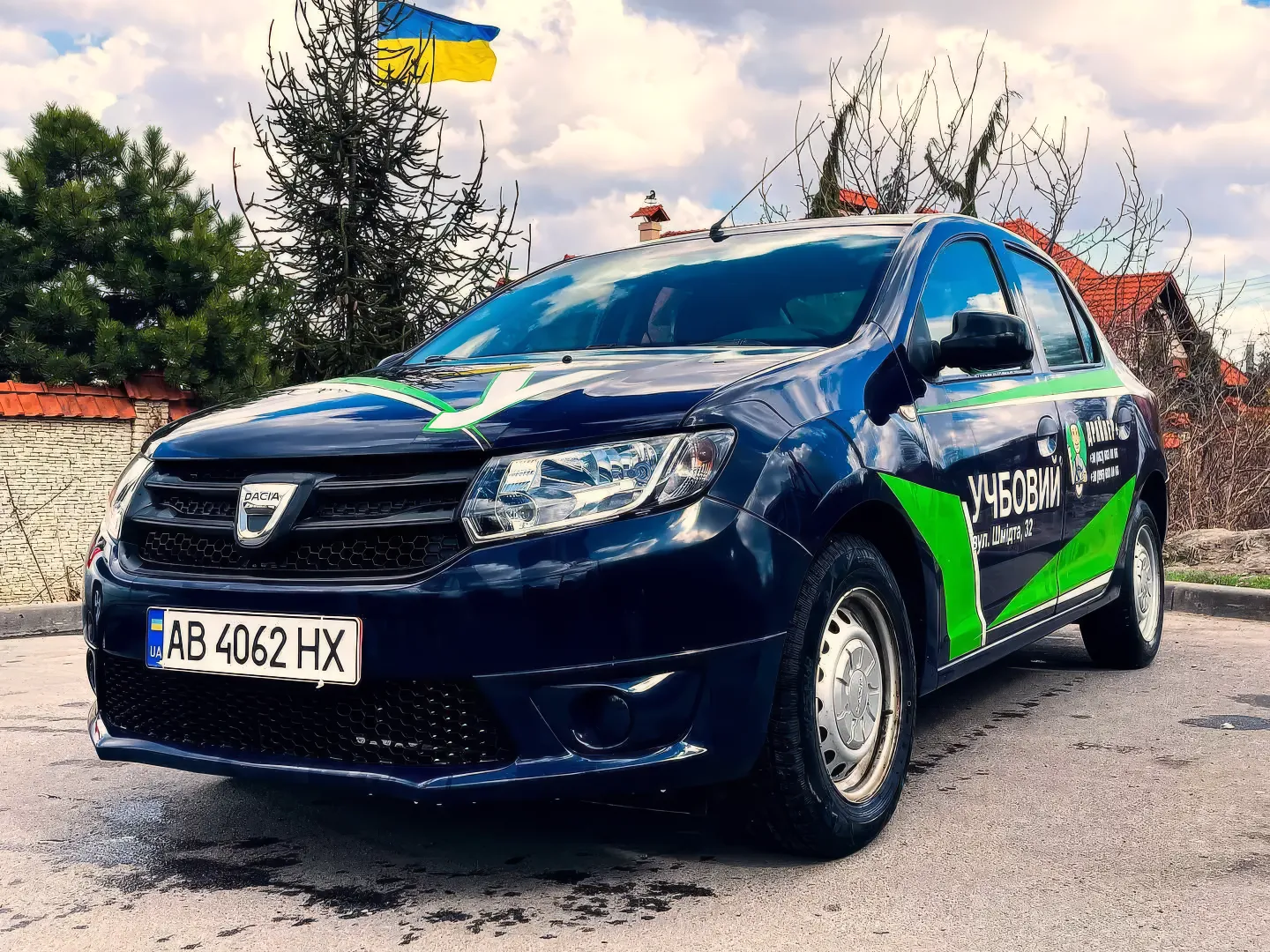 Брендированный учебный автомобиль Dacia Sandero
